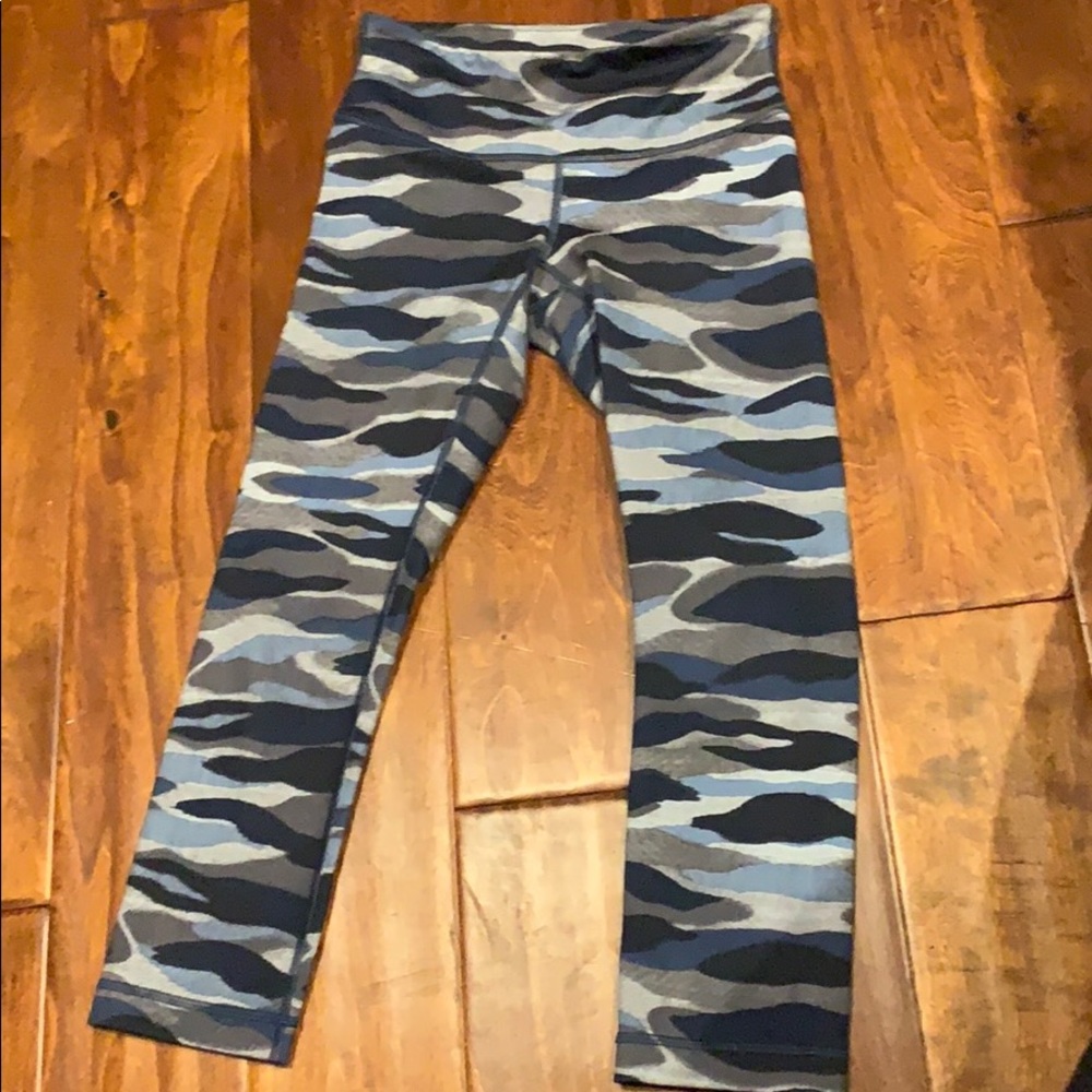 Lululemon Wunder Under Crop pants.